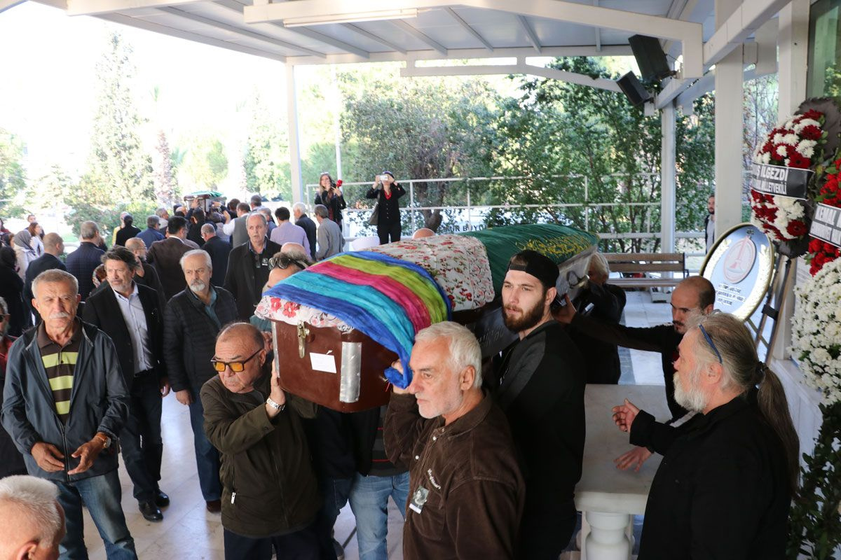 Usta tiyatrocu Jale Birsel'in cenazesi toprağa verildi! Gerçek cenazede ortaya çıktı