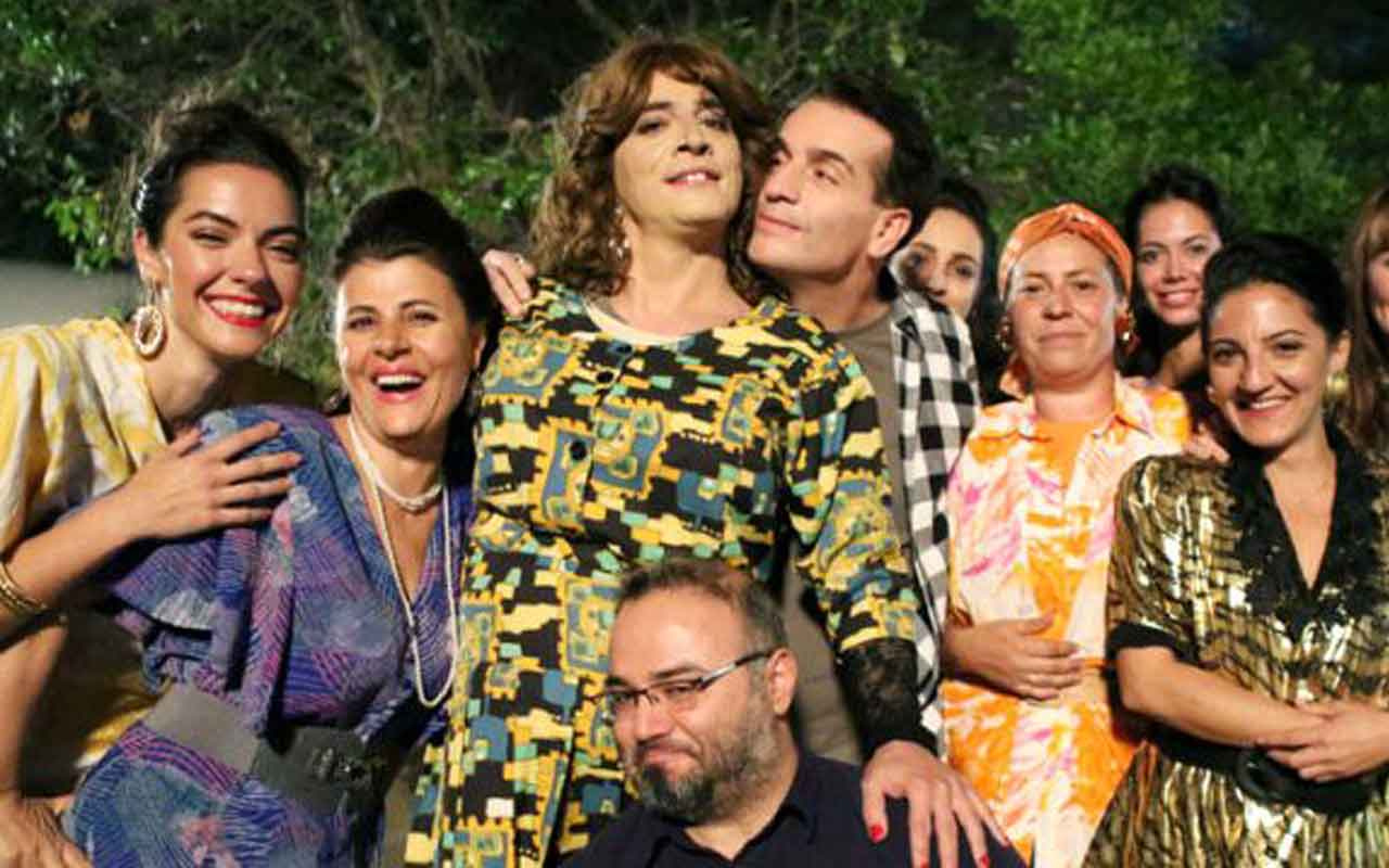 Ahmet Kural yeni filminde kadın kılığına girdi