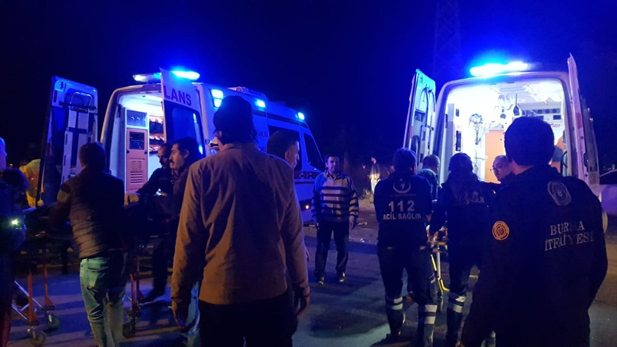 Bursa İznik'te traktörle çarpışan otomobilin sürücüsü hayatını kaybetti