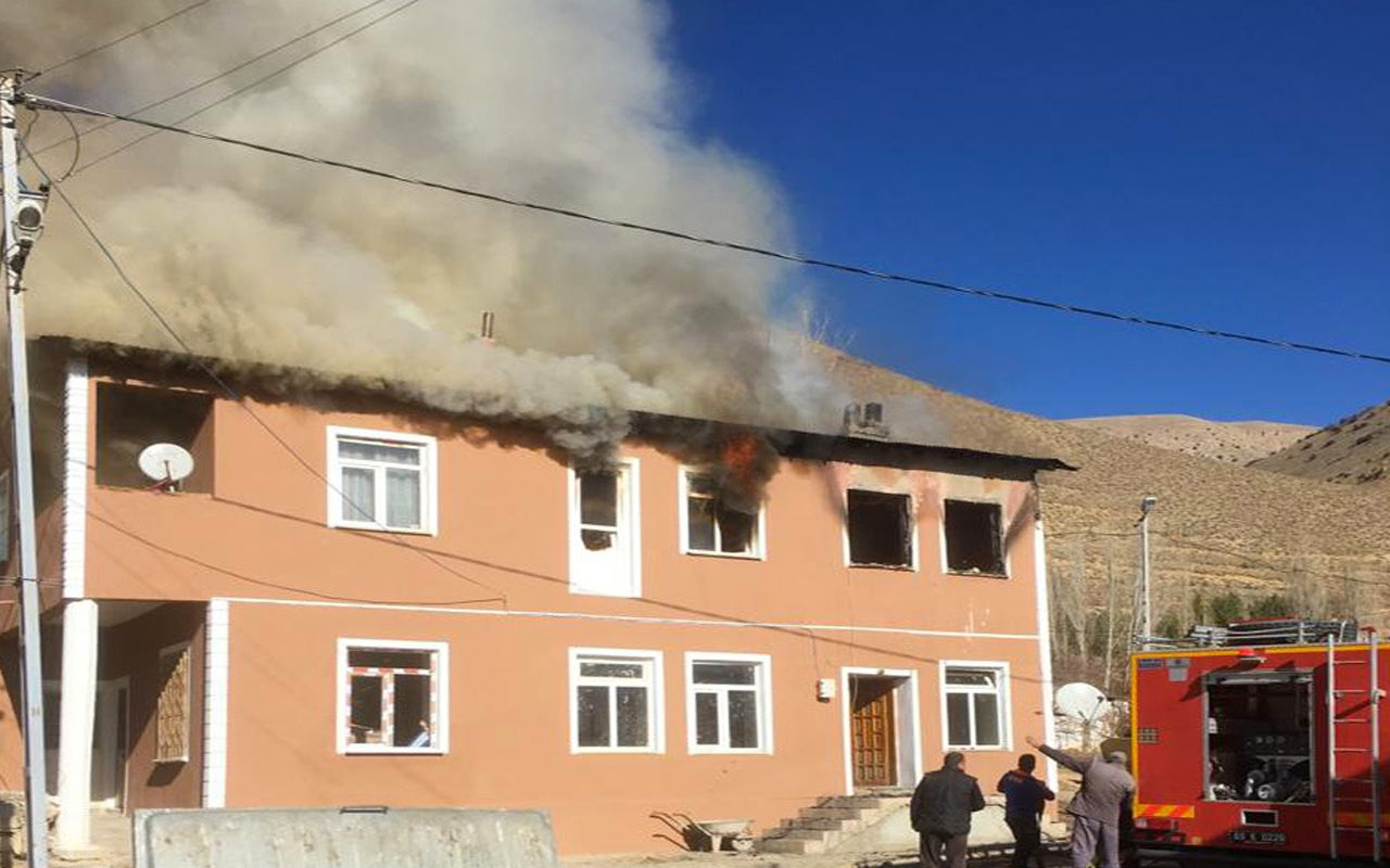 Bayburt'ta facia evde çıkan yangında 3 kişi hayatını kaybetti
