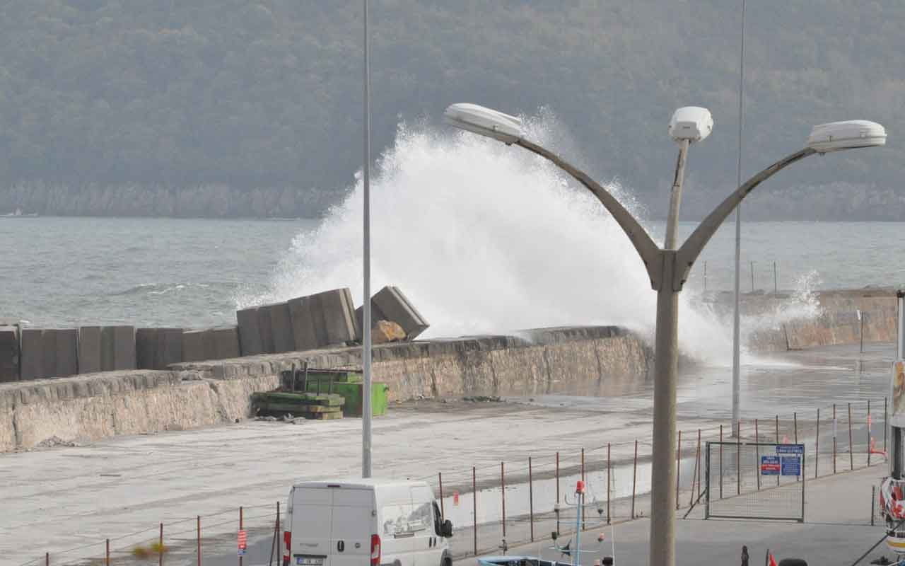 Amasra'da dev dalgalar oluştu saniye saniye kameralara yansıdı