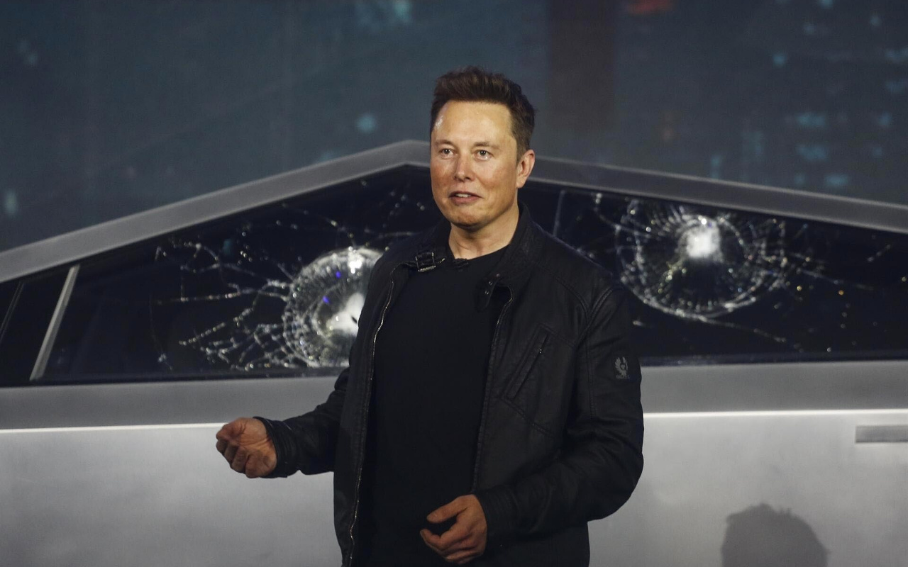 Elon Musk Cybertruck’ı tanıttı! Kırılmaz dediği cam kırılınca düzeltiriz deyip geçiştirdi