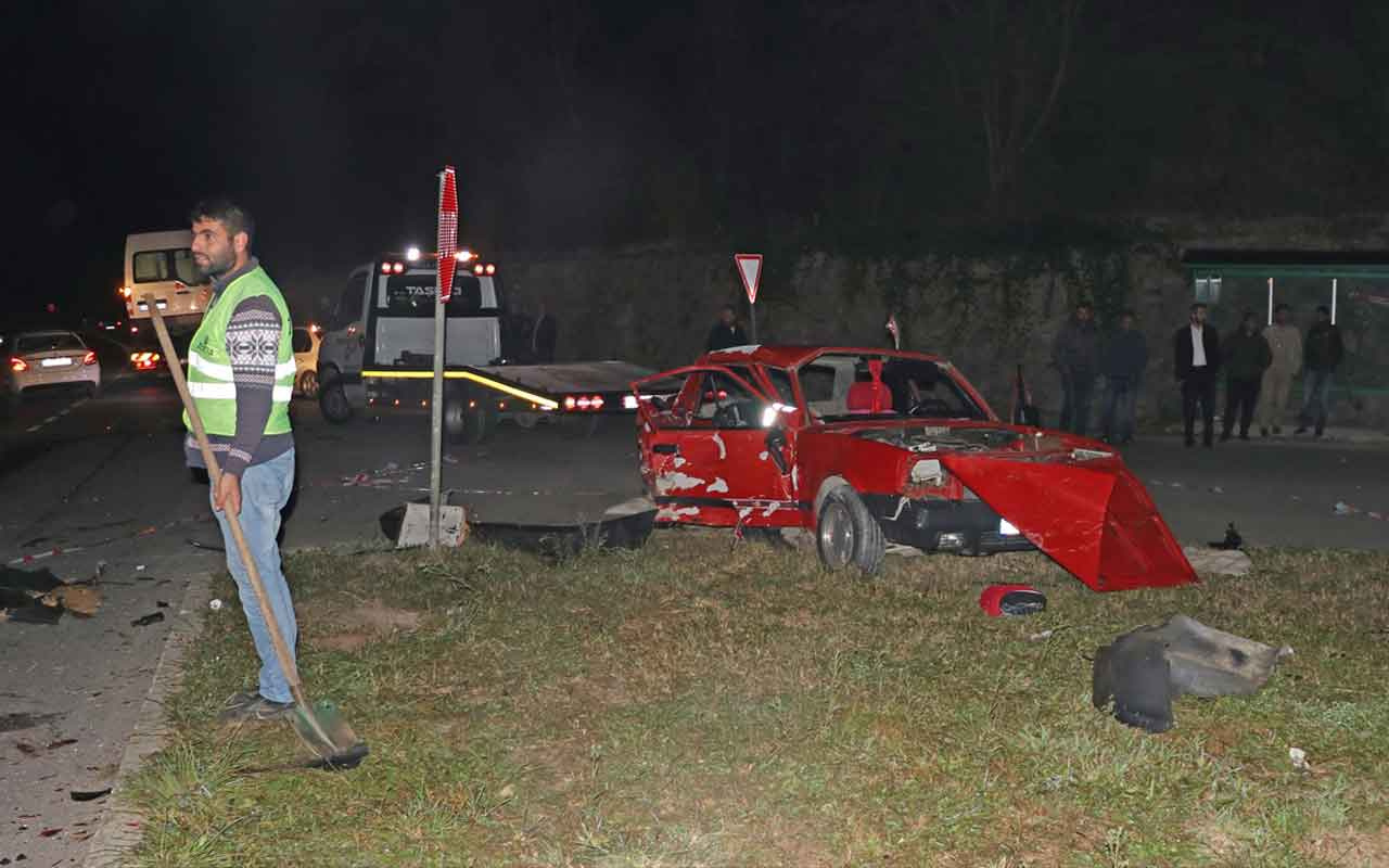 Sakarya'da kaza! Otomobille kamyonet çarpıştı: 1 ölü, 4 yaralı