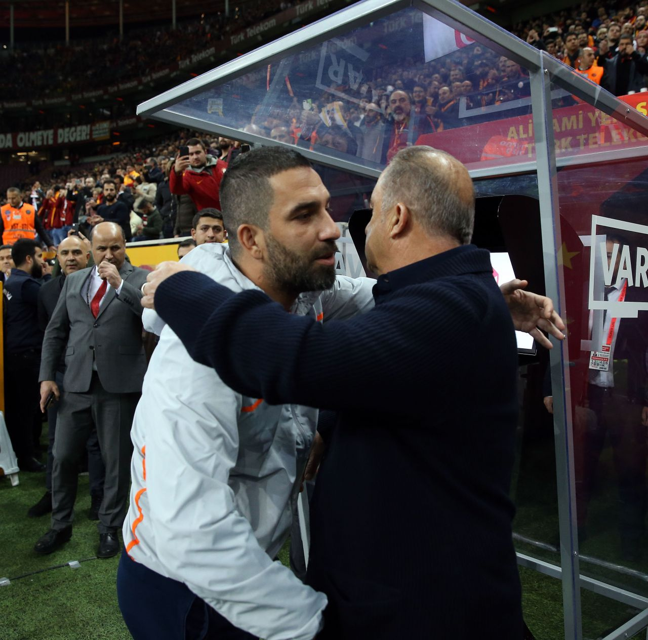Başakşehir Galatasaray'ı devirdi Arda Turan'ın gol esnasındaki görüntüsü olay