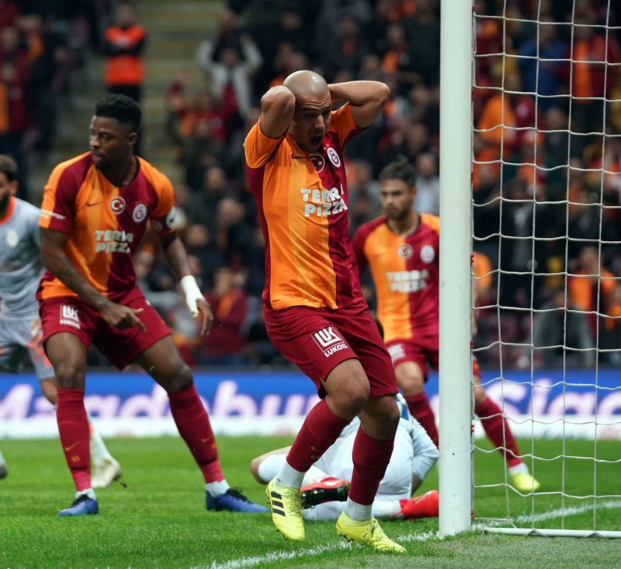 Başakşehir Galatasaray'ı devirdi Arda Turan'ın gol esnasındaki görüntüsü olay