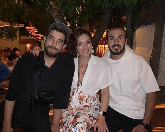 Ezgi Mola ve sevgilisi Mustafa Aksakallı'dan sürpriz '3 ay önce evlendik'