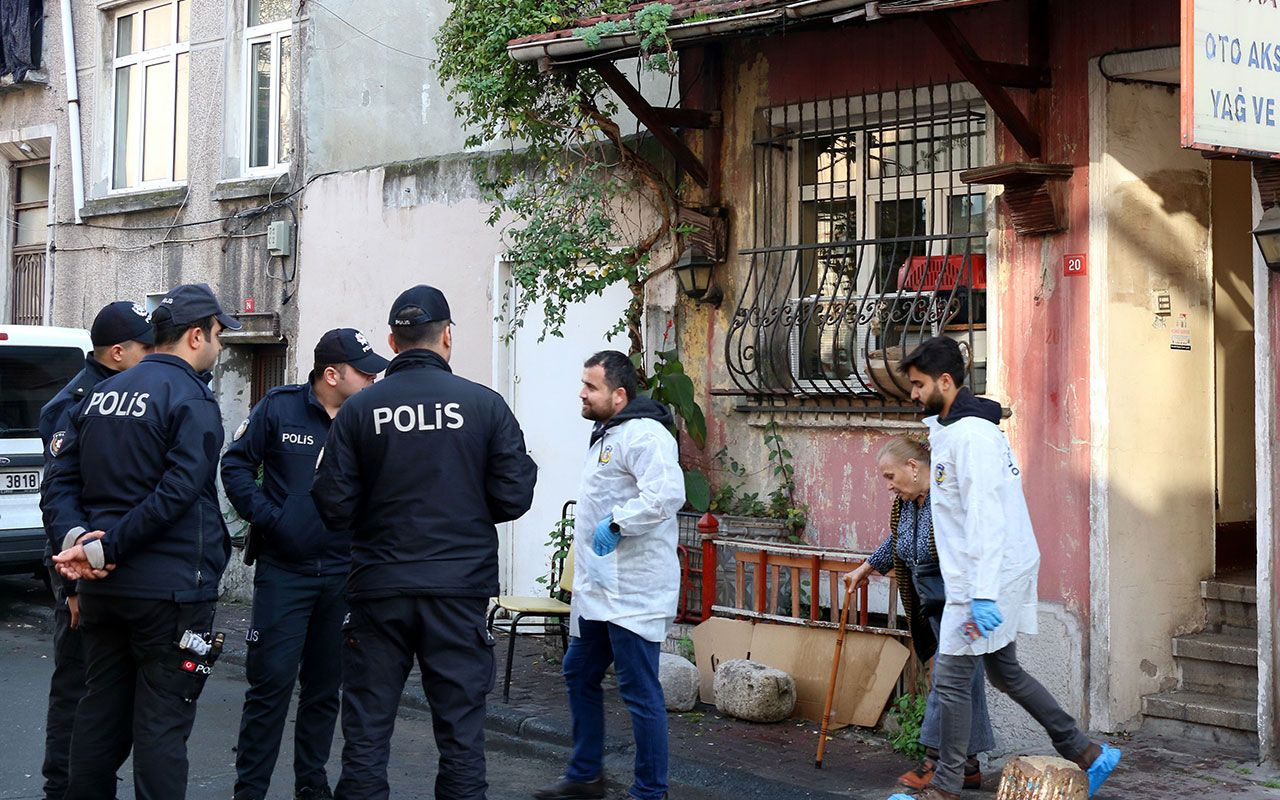 İstanbul Fatih'te emekli başkomiser kızını uyurken öldürdü