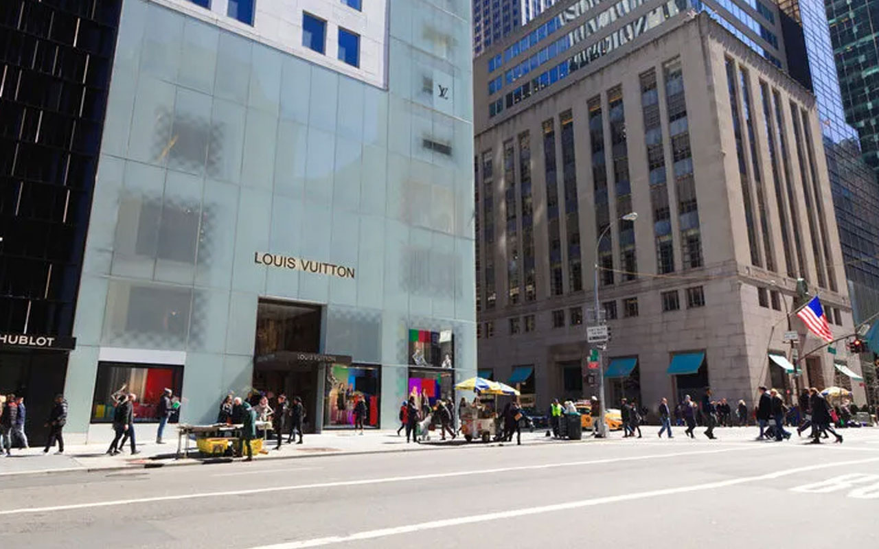 Louis Vuitton dünyaca ünlü markayı 16.2 milyar dolara satın aldı