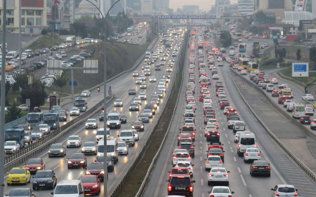 Okullar açıldı, İstanbul'da trafik yoğunluğu yaşandı