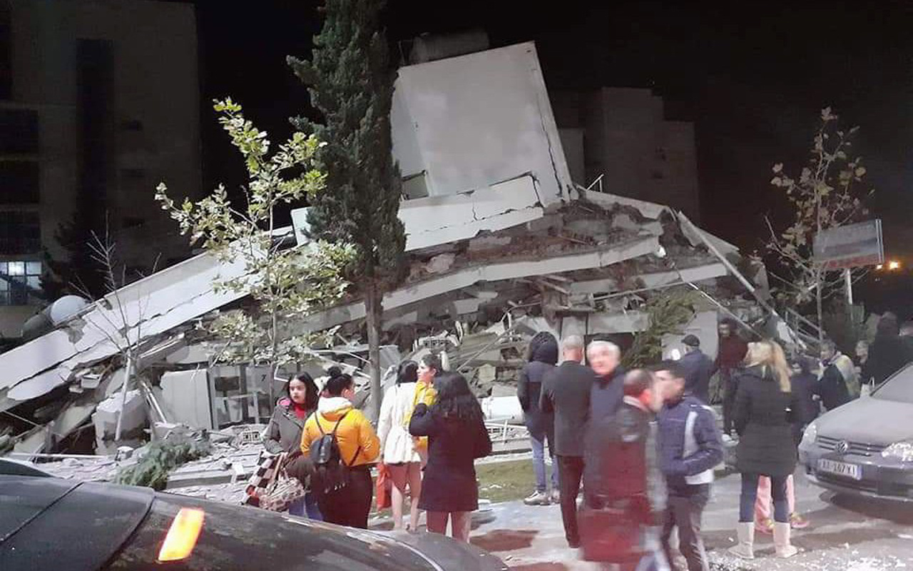 Arnavutluk'ta peş peşe iki büyük deprem! Enkaz altında çok sayıda insan ve ölüler var