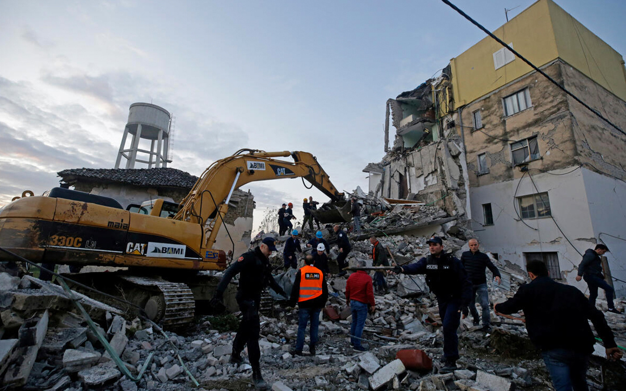 Arnavutluk'ta 20 Türk'ün kaldığı otel çöktü! Hepsi kurtarıldı