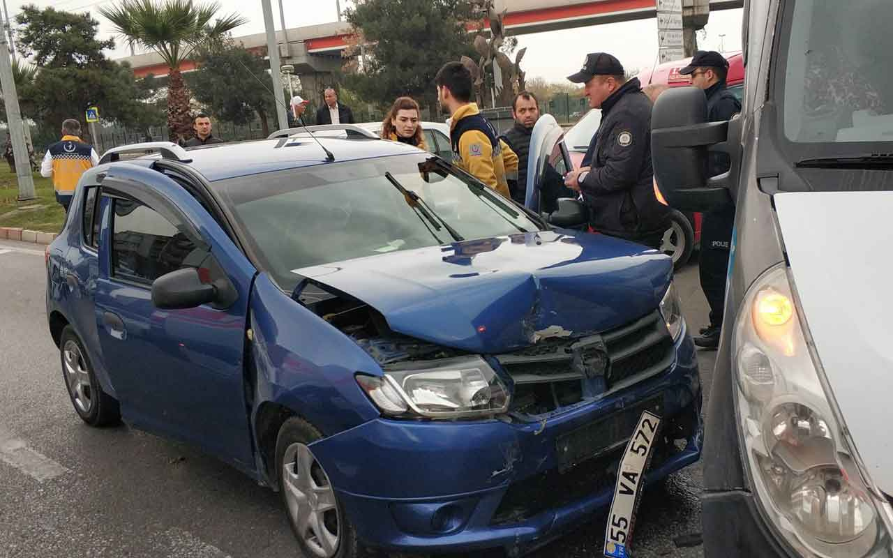 Samsun'da otomobili ile minibüs çarpıştı: 2 yaralı