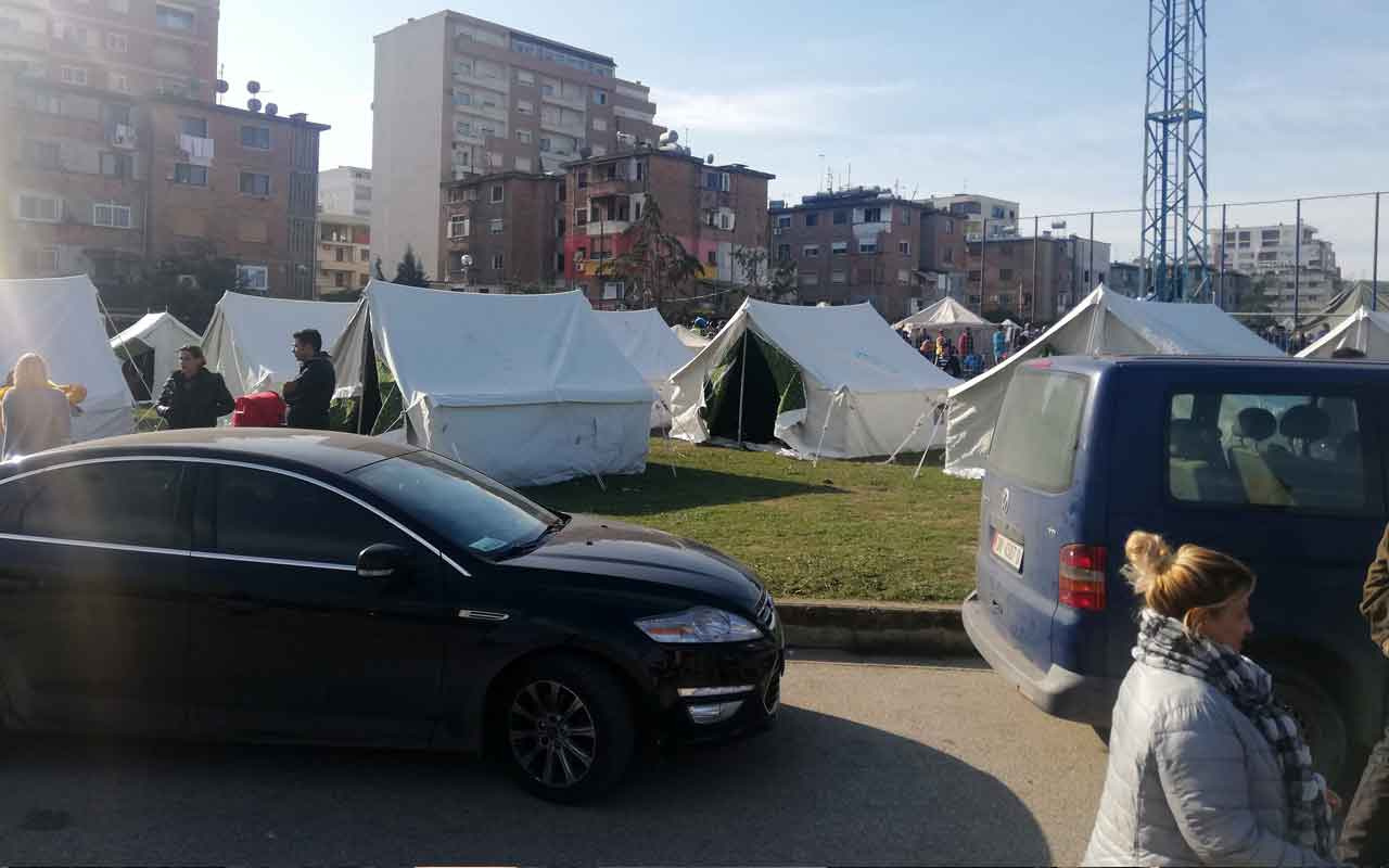 Depremin vurduğu Arnavutluk'ta 1 aylık olağanüstü hal ilan edildi