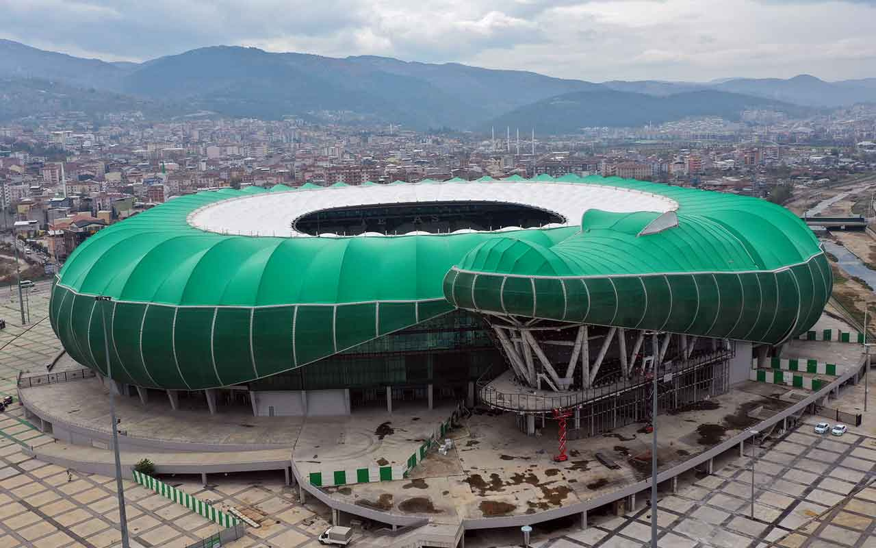 Bursaspor'un stadyumunda timsahın kafası tamamlanıyor