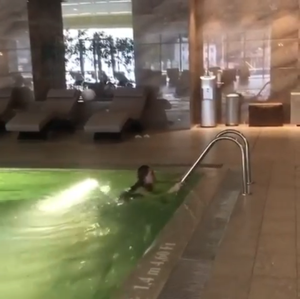 Hülya Avşar havuz videosu paylaştı beğeni yağdı kışa meydan okuyor