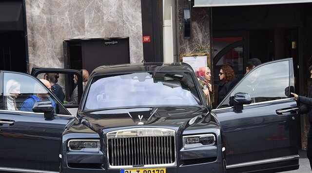 Basını uyarmadan geçemedi Acun Ilıcalı Rolls Royce lüks araçla görüntülendi