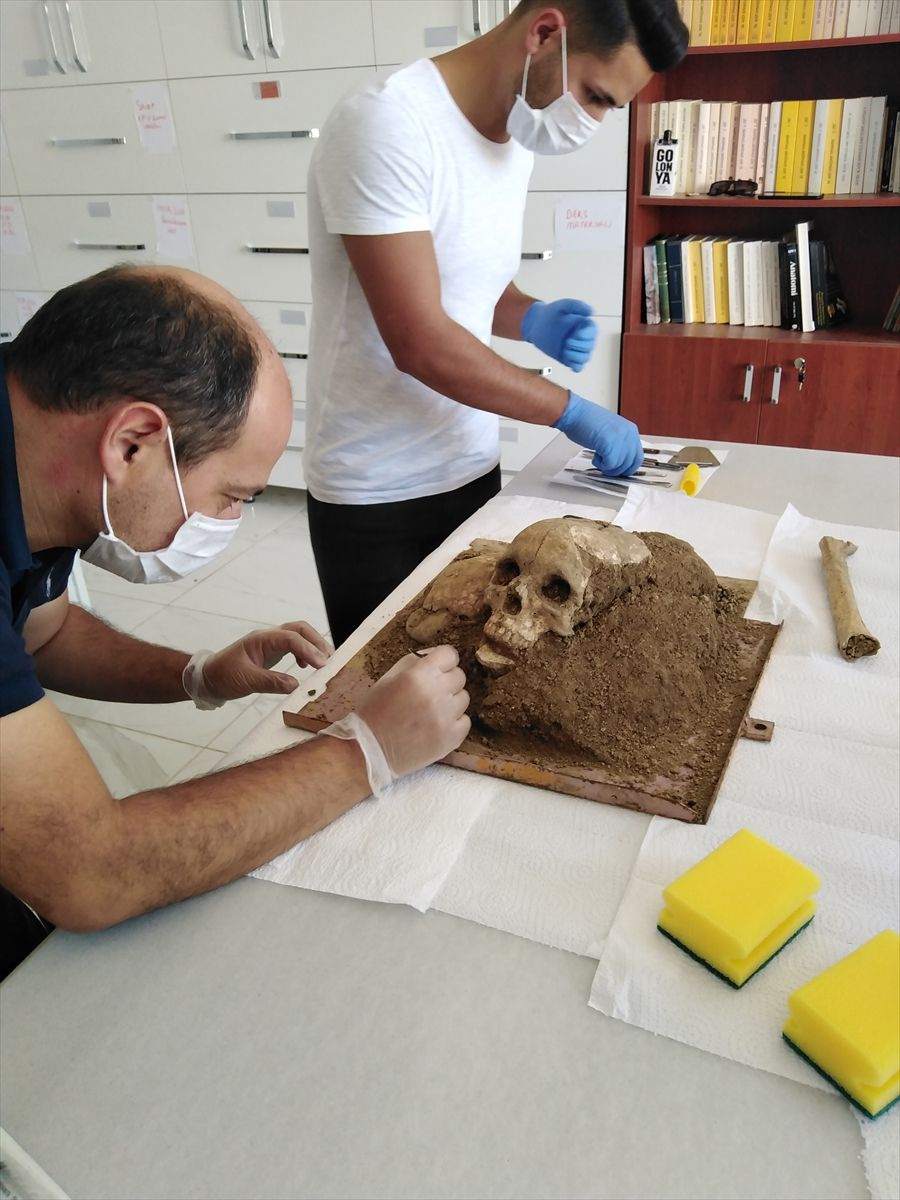 Çorum'da 3500 yıllık insan kafatası ve uyluk kemiği bulundu