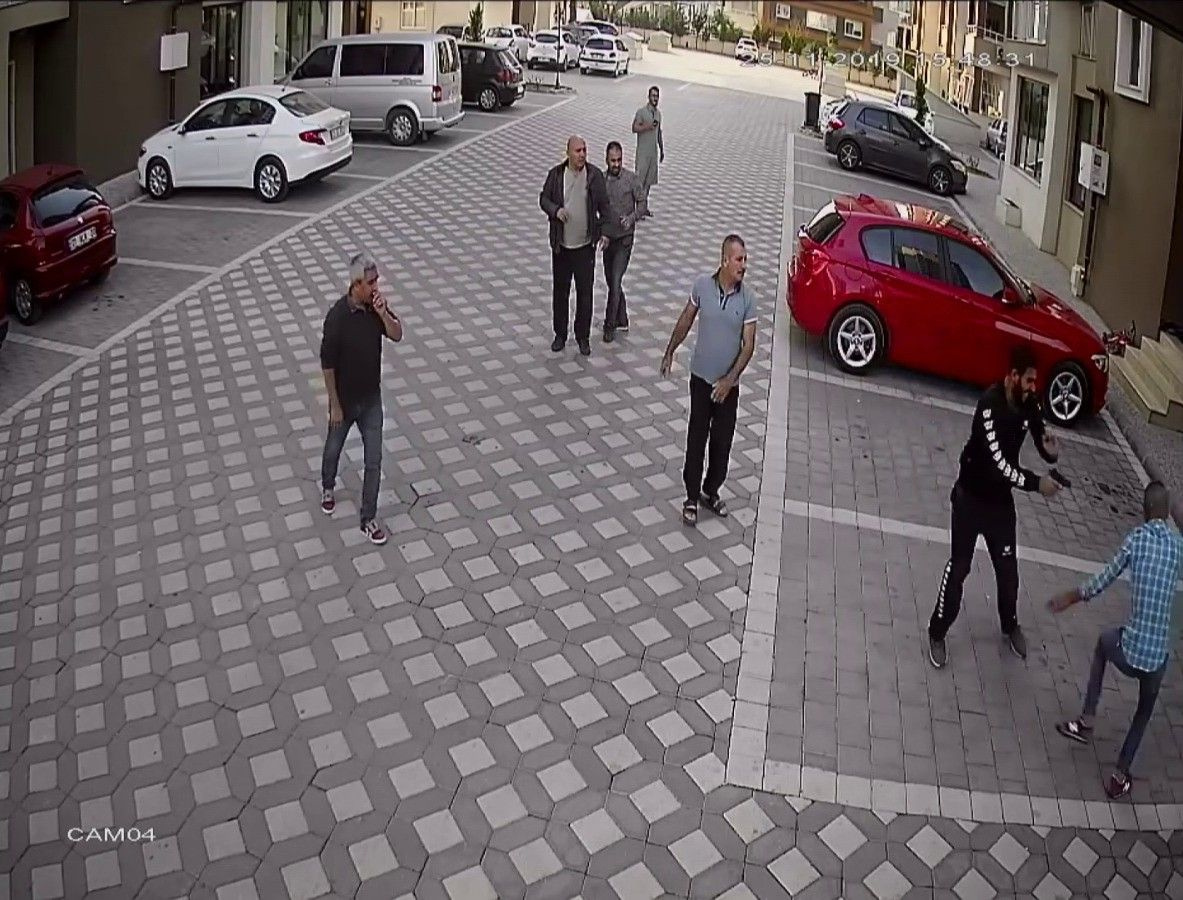 Adana'da dehşet görüntüler! Kimse engel olamadı kapıcıyı böyle vurdu
