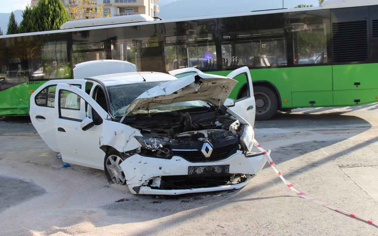 Denizli'de belediye otobüsü ile otomobil çarpıştı: 7 yaralı