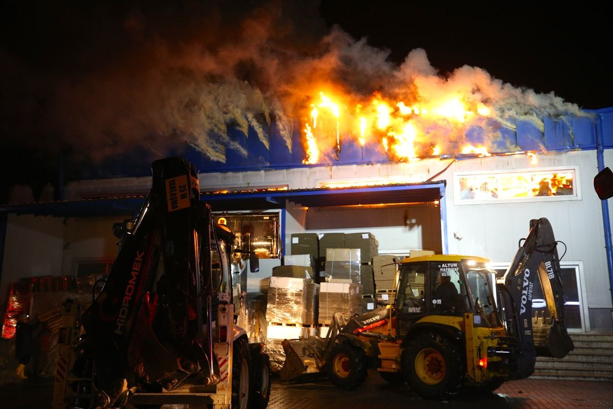 Düzce'deki fabrika yangını kontrol altına alındı