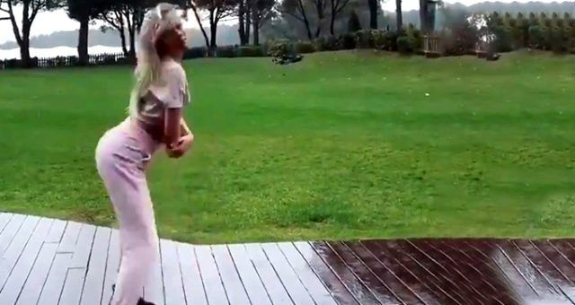 Aleyna Tilki'nin sütyensiz kalça dansı sosyal medyada yorum yağmuruna tutuldu