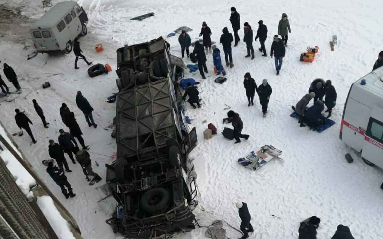 Rusya’da otobüs nehre uçtu: 15 ölü