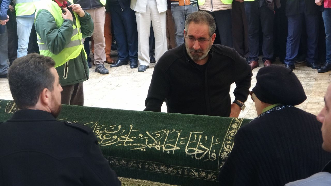 İskender Erol Evrenosoğlu'nun defnedildiği mezarlığa talep patladı
