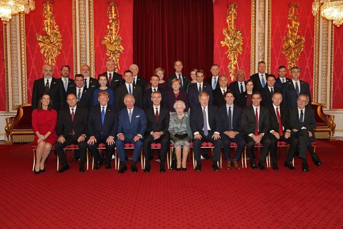 Buckingham Sarayı'nda NATO ülkeleri liderlerinden aile fotoğrafı