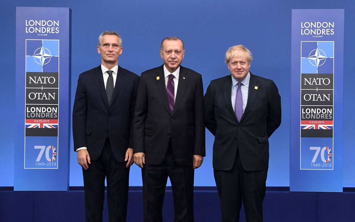 NATO Zirvesi'nden ilginç kareler Trump yönünü şaşırdı Erdoğan unuttu