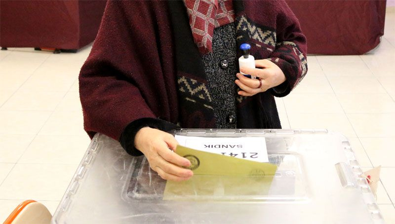 Son seçim anketi Metropoll'den geldi iki partinin oyu yükselişe geçti