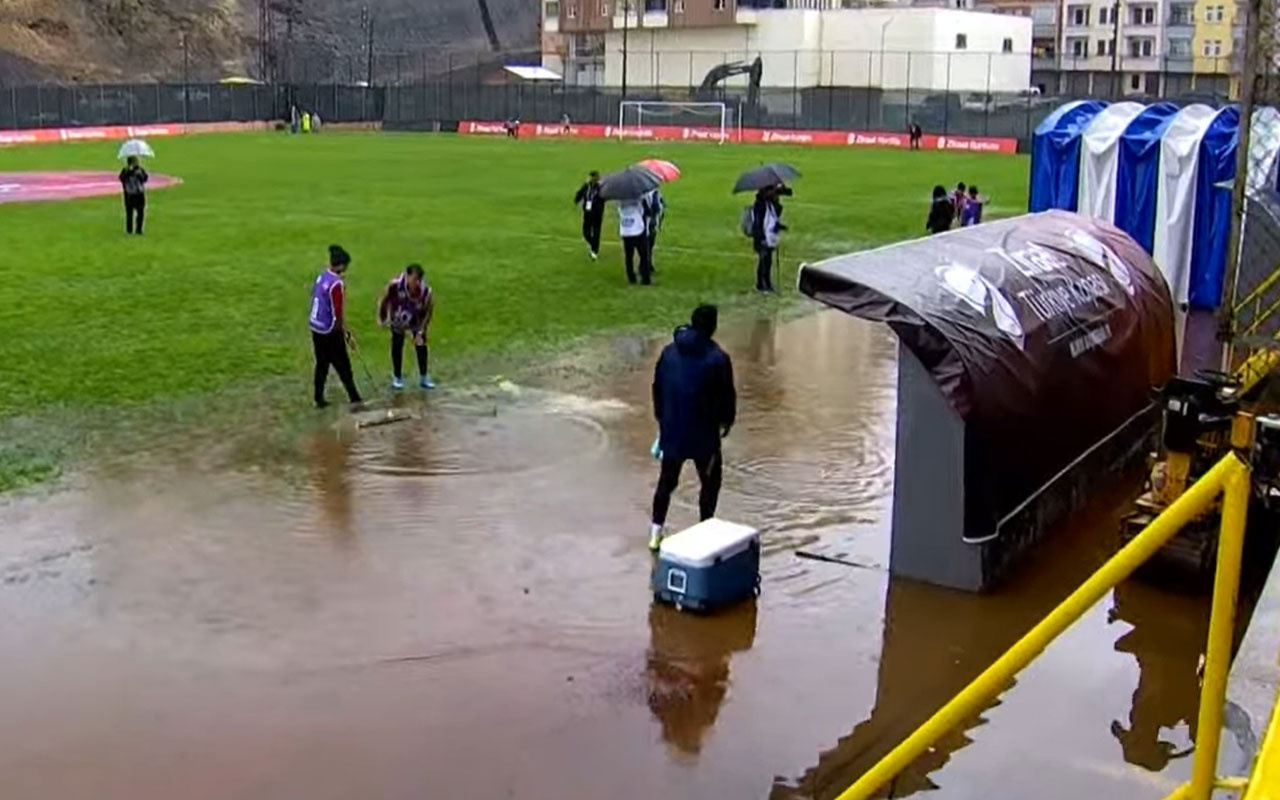 Hekimoğlu Trabzon-Medipol Başakşehir maçında kulübeyi su bastı
