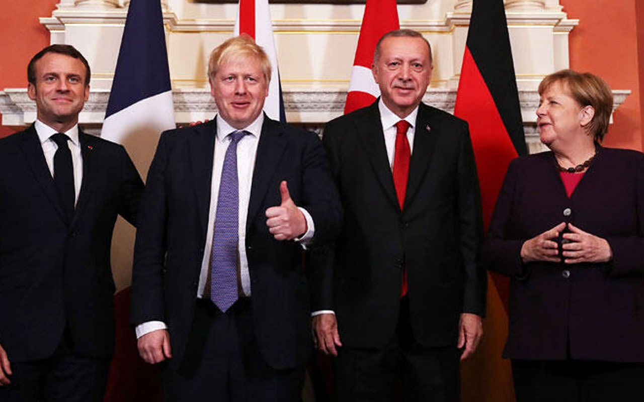 Cumhurbaşkanı Erdoğan'dan NATO zirvesinde liderlere 4 dilde kitapçık
