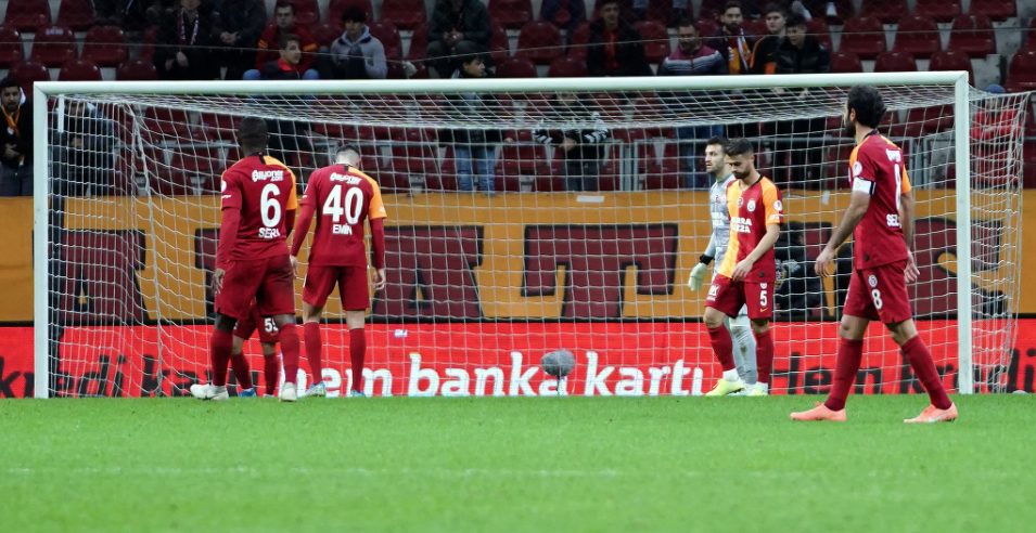 Galatasaray Tuzlaspor'a yenildi sosyal medyada caps'ler patladı