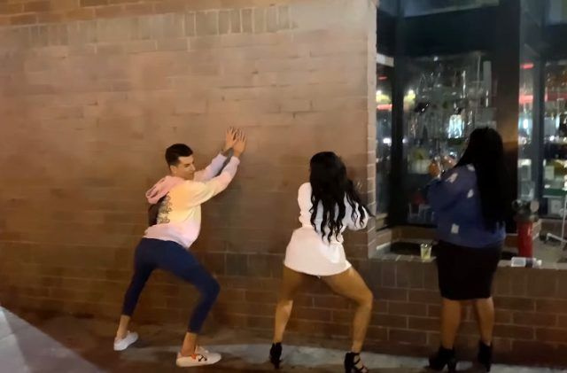 Kerimcan Durmaz'ın Los Angeles'ta sokak ortasındaki kalça dansı olay oldu