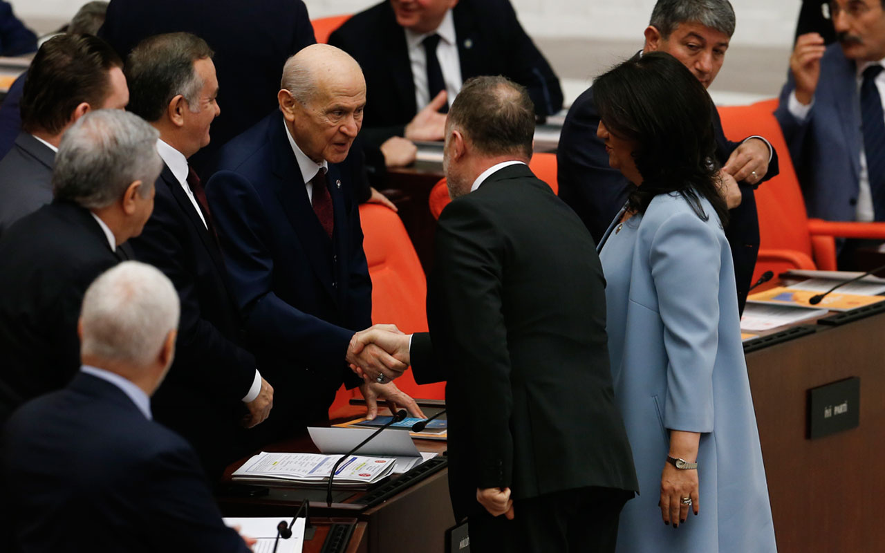 Devlet Bahçeli TBMM'de HDP'li Pervin Buldan ve Sezai Temelli'yle tokalaştı