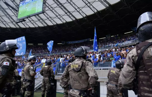 Cruzeiro tarihinde ilk kez küme düştü ortalığı savaş alanına döndü