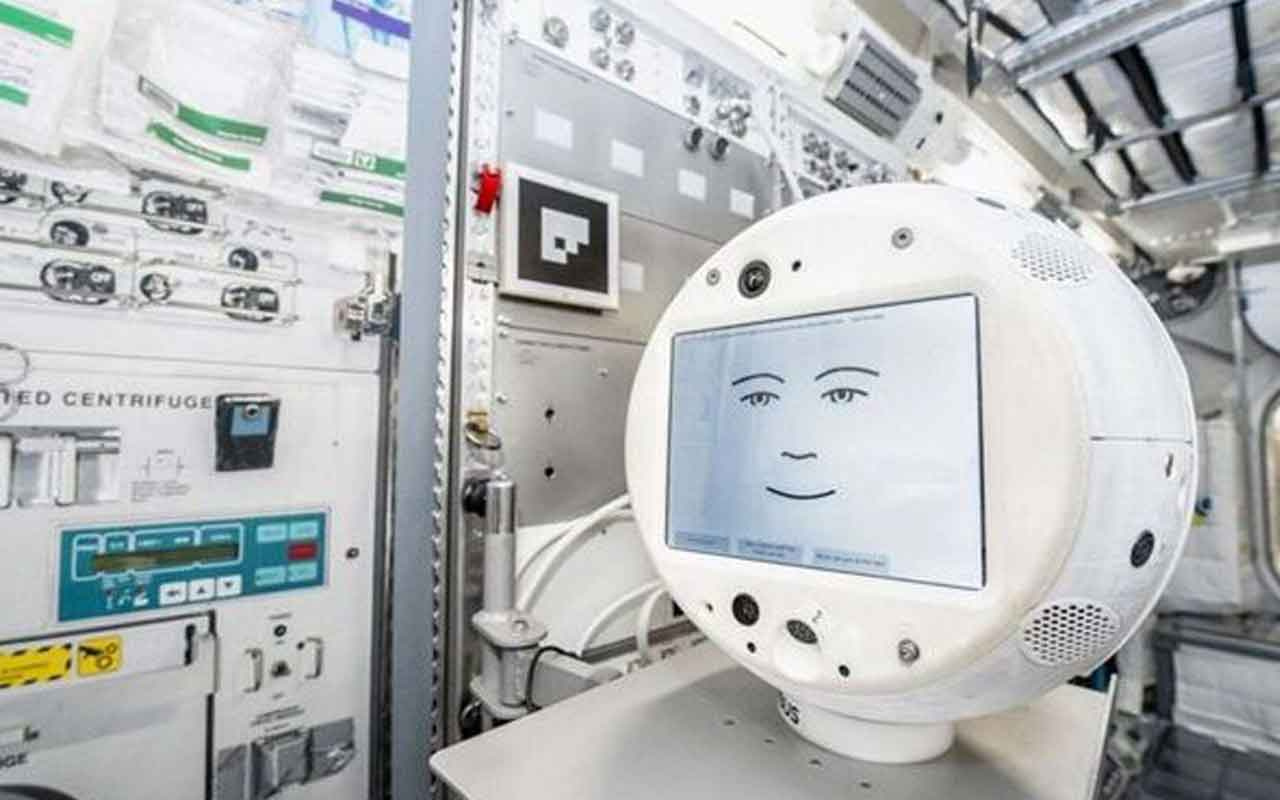 Astronotların duygularını algılayabilecek robot göreve başladı
