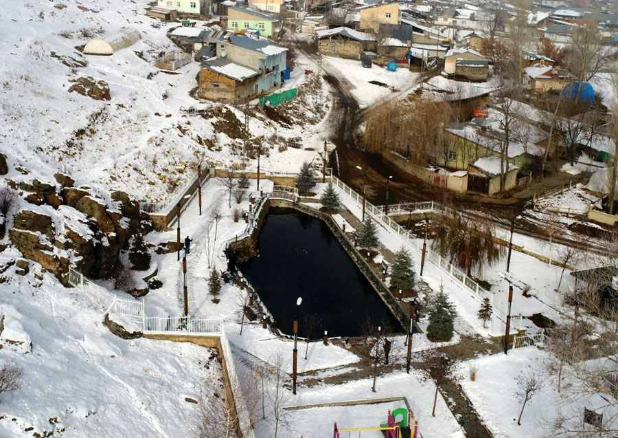 Erzurum'da gizemi çözülemeyen göl ölen balıklar özel mezarlığa defnediliyor