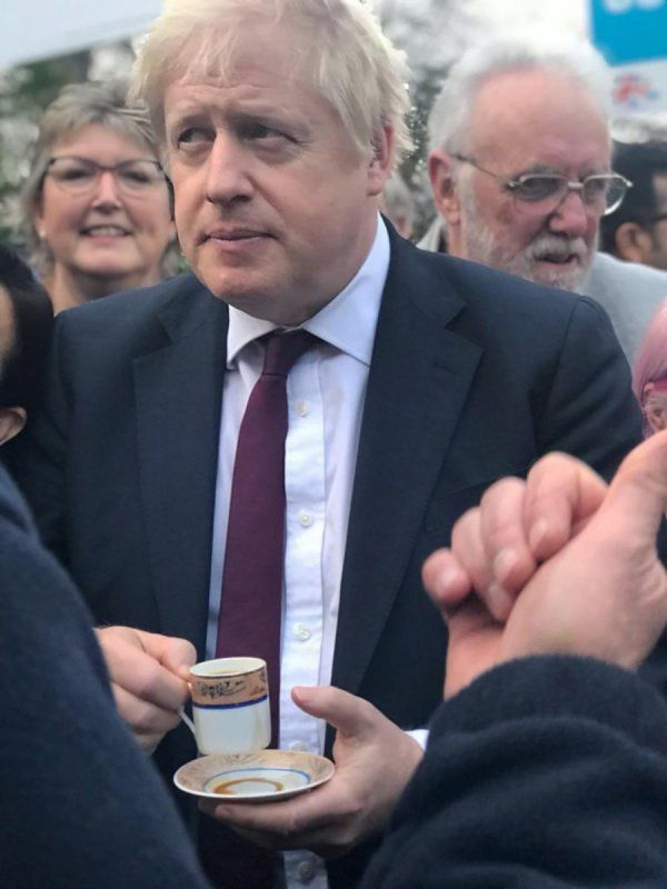 Şarkıcı Eylem'den İngiltere Başbakanı Boris Johnson'a Türk kahvesi