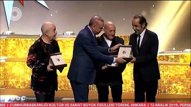 Mazhar Alanson ile Erdoğan arasında olay konuşma! Ödül alınca coştu