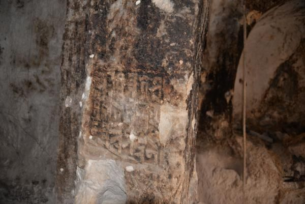 Diyarbakır'daki kaya mezarlarda Süryanice kitabeler bulundu