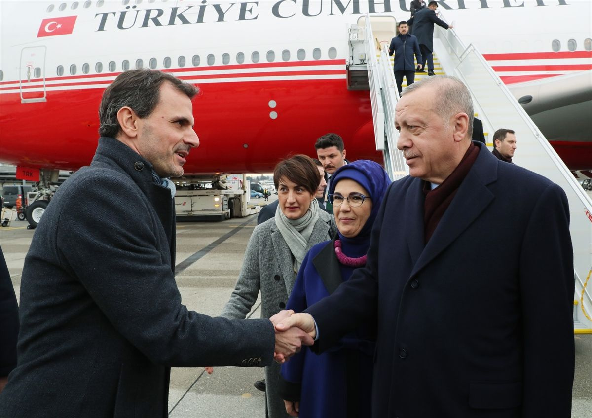 İsviçre'de yaşayan Türklerden Cumhurbaşkanı Erdoğan'a coşkulu karşılama
