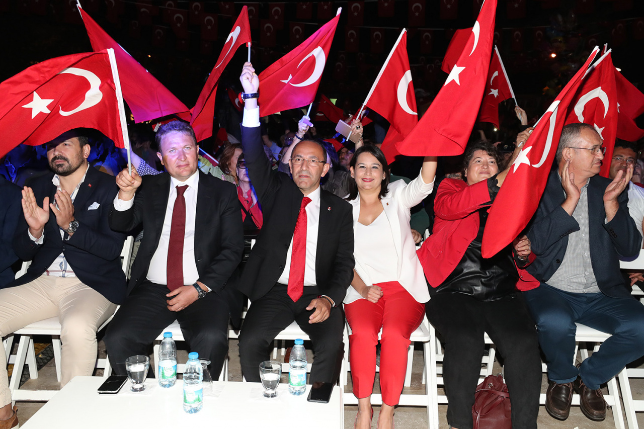 İbrahim Burak Oğuz aslen nereli Urla Belediye Başkanı FETÖ�cü çıktı