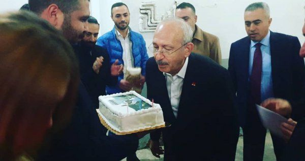 CHP Genel Merkez'de Kemal Kılıçdaroğlu'na doğum günü sürprizi