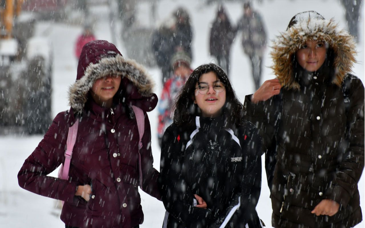 İstanbul'a kar geliyor! Meteoroloji'den hafta sonu için fırtına ve şiddetli yağış uyarısı