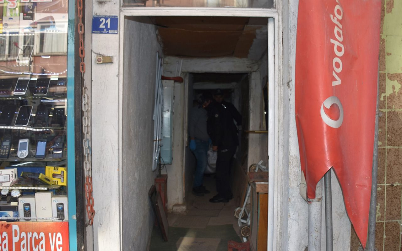 Afyonkarahisar'da evdeki çuvalda çürümüş erkek cesedi bulundu