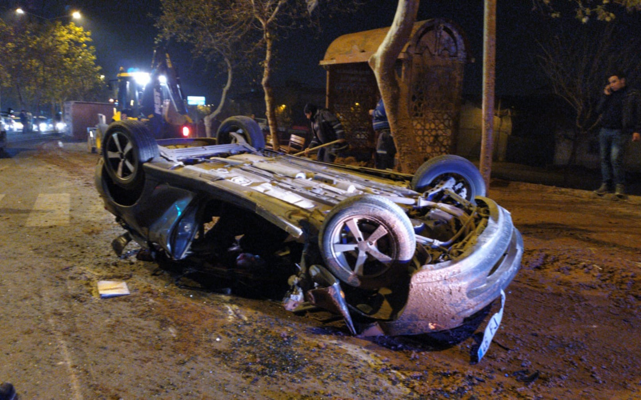 Kahramanmaraş'ta freni boşalan kamyon otomobili ezdi 2 yaralı