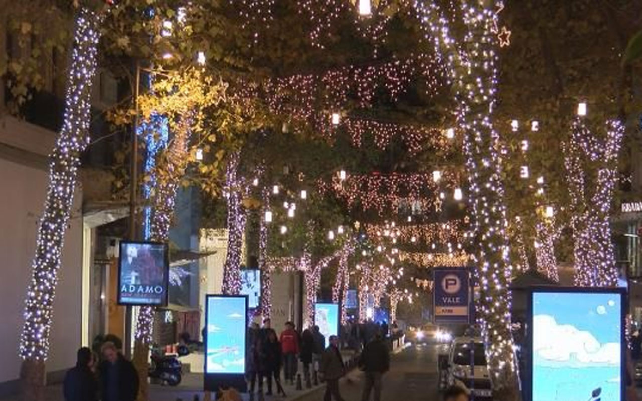 İstanbul'da yeni yıl hazırlıkları! Cadde ve sokaklar ışıl ışıl