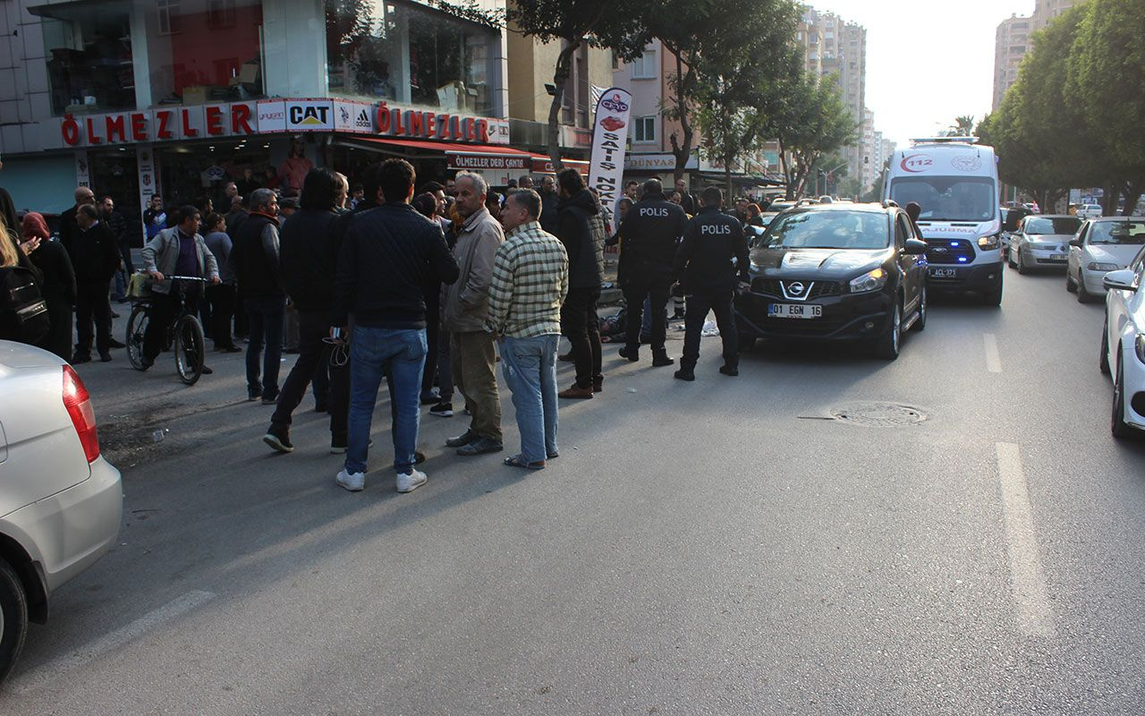 Adana'da bir şahıs yanında oturan kadını ağzından bıçakladı