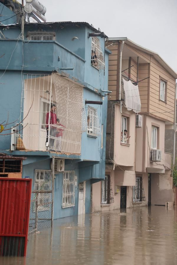 Adana'da yarın okullar tatil mi? Mahallecek evde mahsur kaldılar